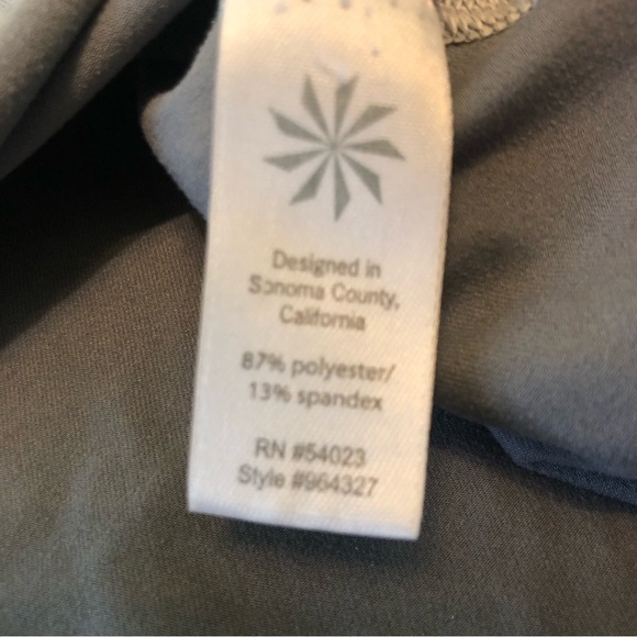 Athleta Grey Racerback Tank Top Shirt Womens Size Medium Yoga Gym Running - Picture 4 of 7